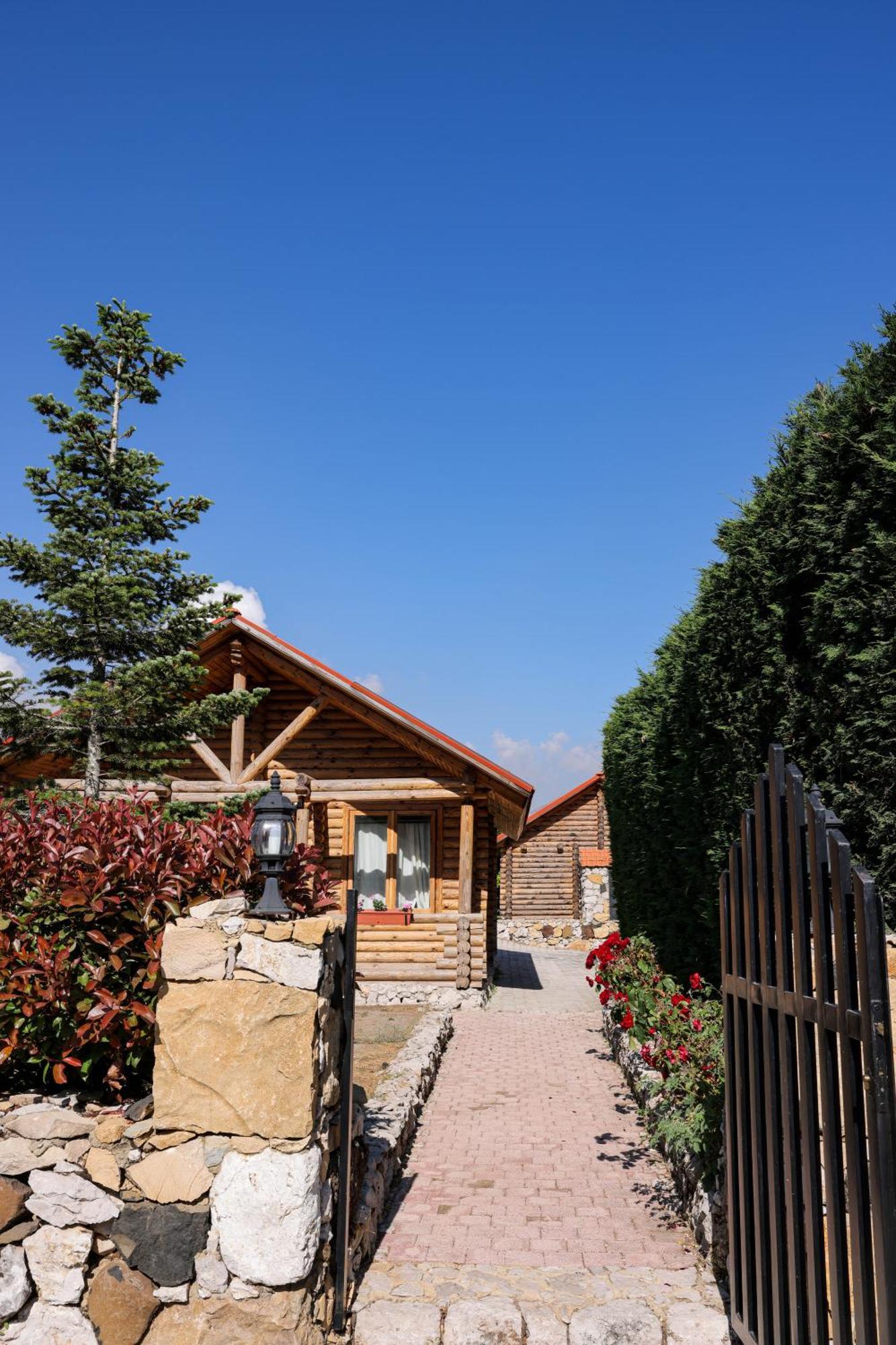Bungalow with Garden View
